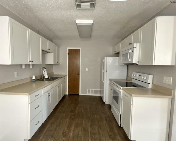 1404 AMHERST STREET, Burkburnett, TX 76354