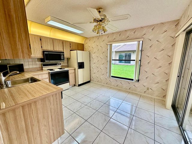 5483 VIBURNUM Circle, Delray Beach, FL 33484