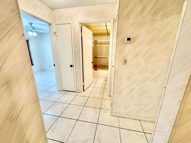 5483 VIBURNUM Circle, Delray Beach, FL 33484