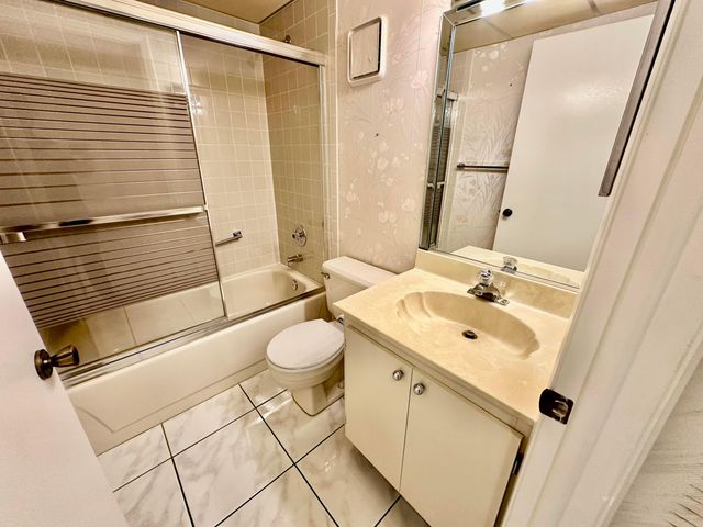 5483 VIBURNUM Circle, Delray Beach, FL 33484