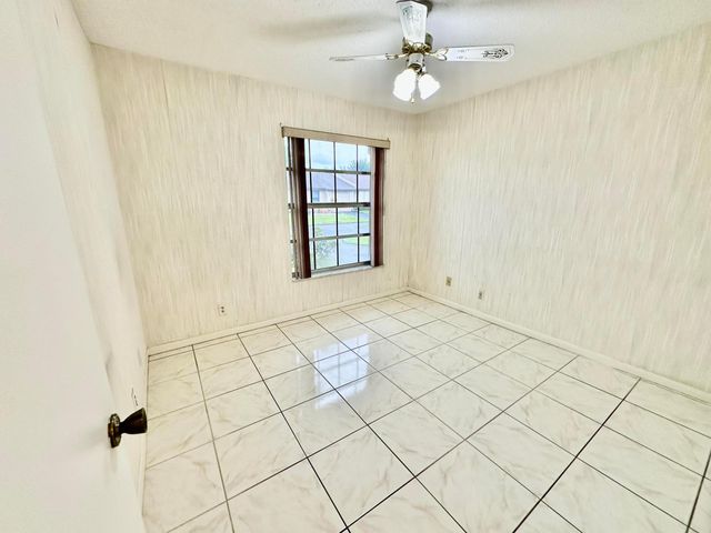 5483 VIBURNUM Circle, Delray Beach, FL 33484
