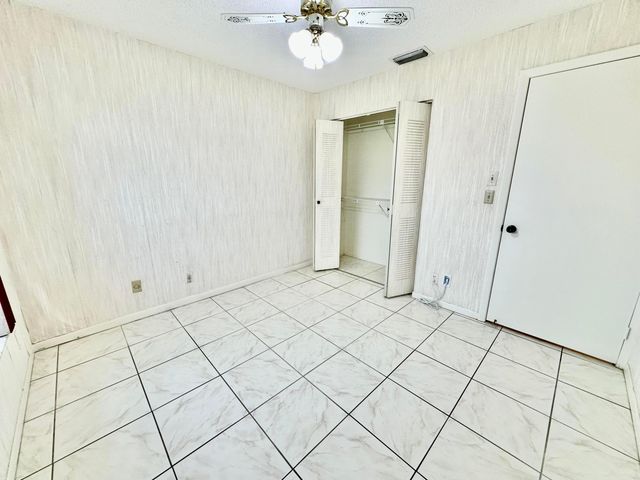 5483 VIBURNUM Circle, Delray Beach, FL 33484