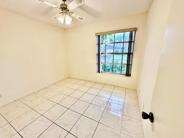 5483 VIBURNUM Circle, Delray Beach, FL 33484