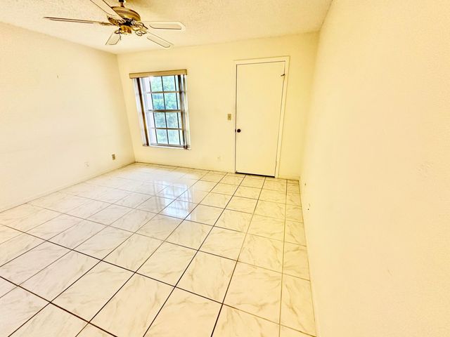 5483 VIBURNUM Circle, Delray Beach, FL 33484