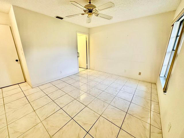 5483 VIBURNUM Circle, Delray Beach, FL 33484