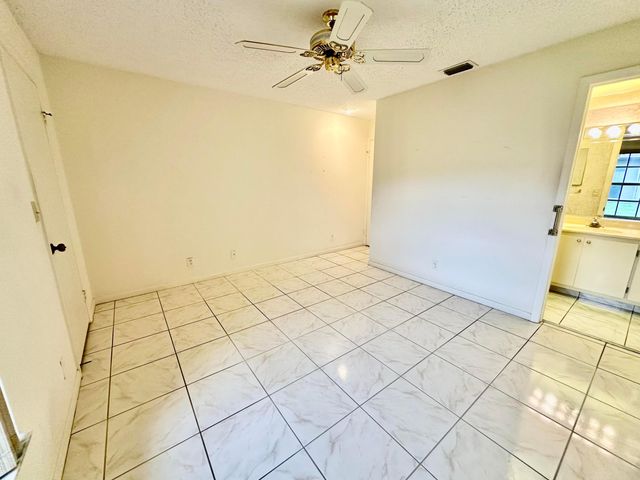 5483 VIBURNUM Circle, Delray Beach, FL 33484