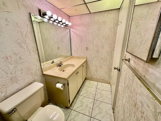 5483 VIBURNUM Circle, Delray Beach, FL 33484