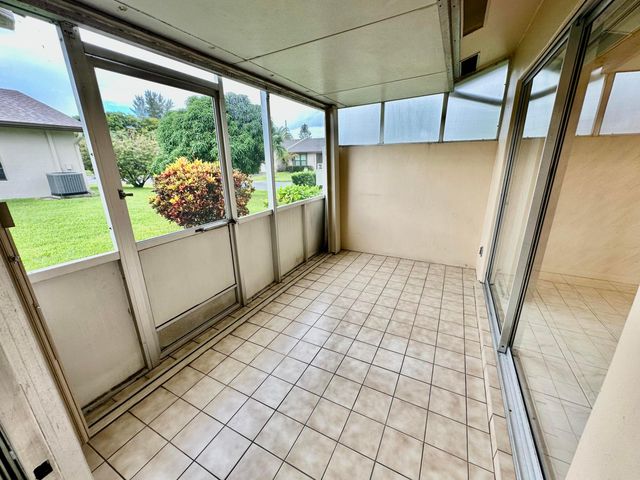 5483 VIBURNUM Circle, Delray Beach, FL 33484
