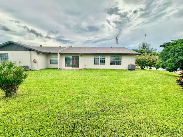 5483 VIBURNUM Circle, Delray Beach, FL 33484