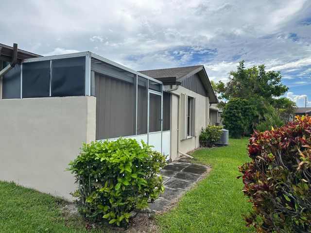 5483 VIBURNUM Circle, Delray Beach, FL 33484