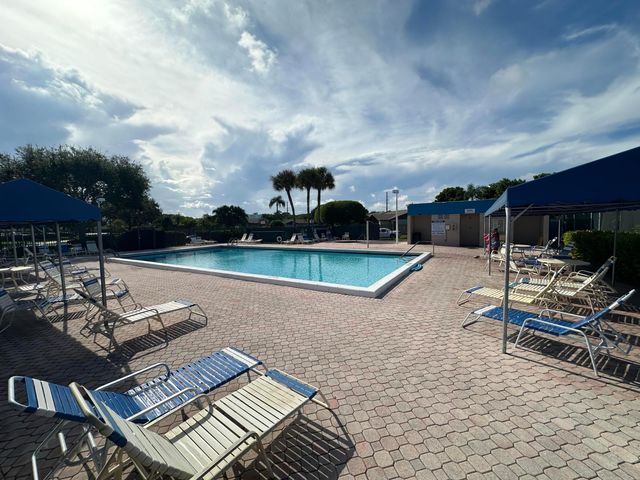 5483 VIBURNUM Circle, Delray Beach, FL 33484