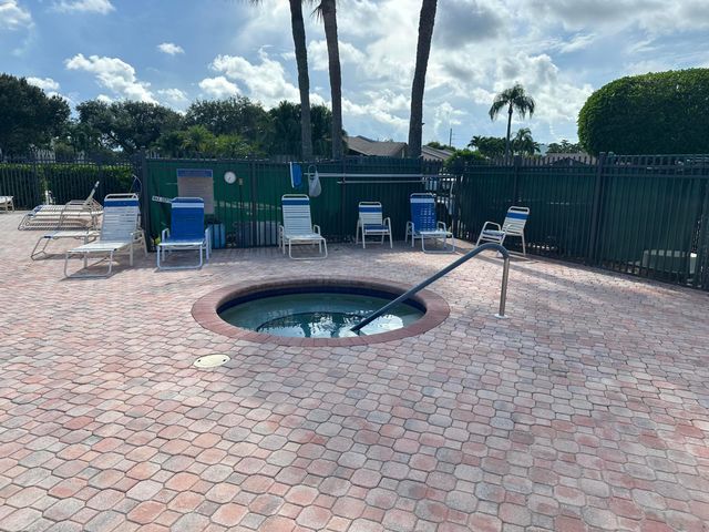 5483 VIBURNUM Circle, Delray Beach, FL 33484