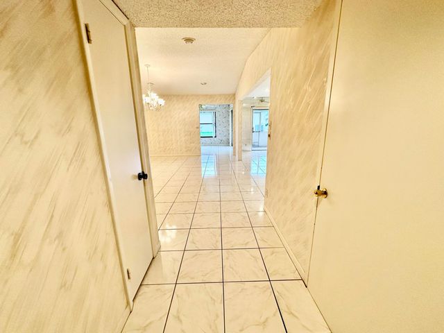 5483 VIBURNUM Circle, Delray Beach, FL 33484