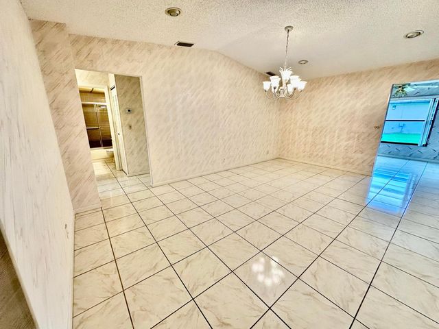 5483 VIBURNUM Circle, Delray Beach, FL 33484