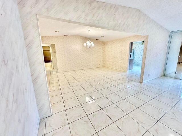 5483 VIBURNUM Circle, Delray Beach, FL 33484