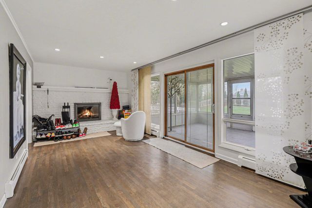 2028 E Hammond Lake Drive, Bloomfield Hills, MI 48302