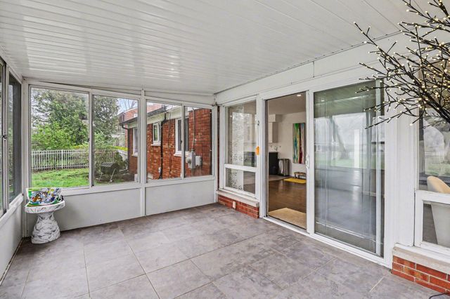 2028 E Hammond Lake Drive, Bloomfield Hills, MI 48302