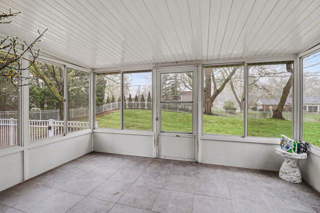 2028 E Hammond Lake Drive, Bloomfield Hills, MI 48302