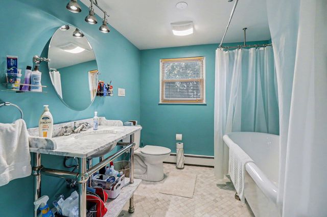 2028 E Hammond Lake Drive, Bloomfield Hills, MI 48302