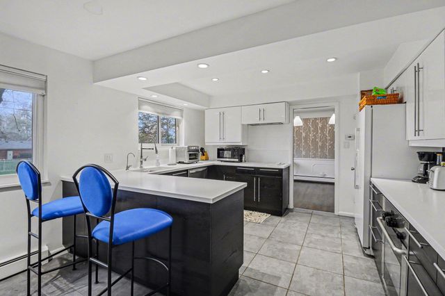 2028 E Hammond Lake Drive, Bloomfield Hills, MI 48302