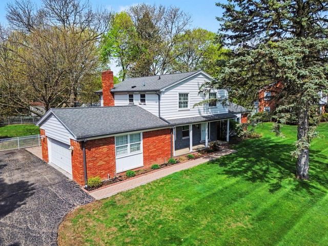 2028 E Hammond Lake Drive, Bloomfield Hills, MI 48302