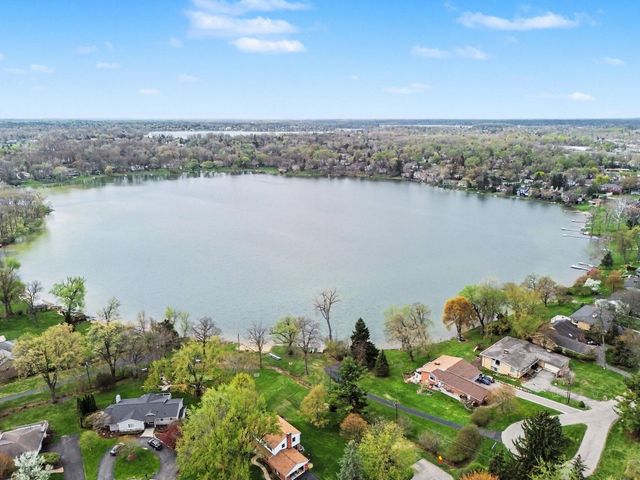 2028 E Hammond Lake Drive, Bloomfield Hills, MI 48302