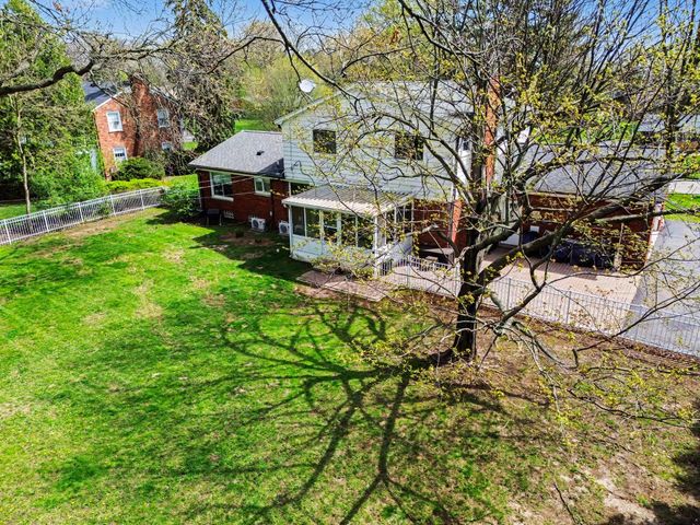 2028 E Hammond Lake Drive, Bloomfield Hills, MI 48302