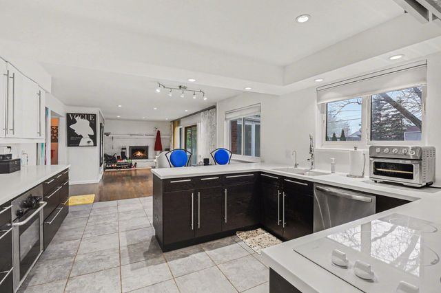 2028 E Hammond Lake Drive, Bloomfield Hills, MI 48302