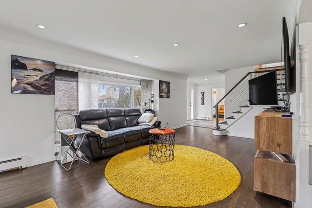 2028 E Hammond Lake Drive, Bloomfield Hills, MI 48302