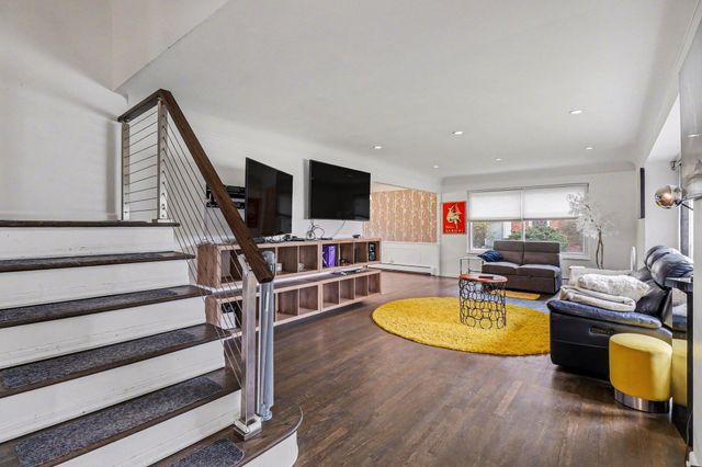 2028 E Hammond Lake Drive, Bloomfield Hills, MI 48302