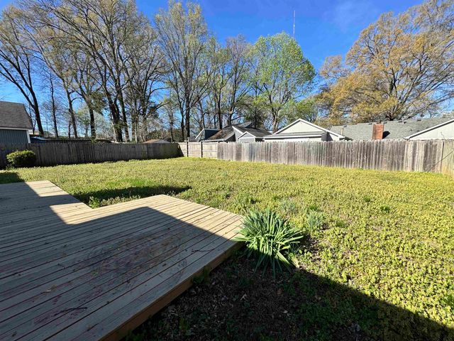 2093 WILD VIOLET DR, Memphis, TN 38133