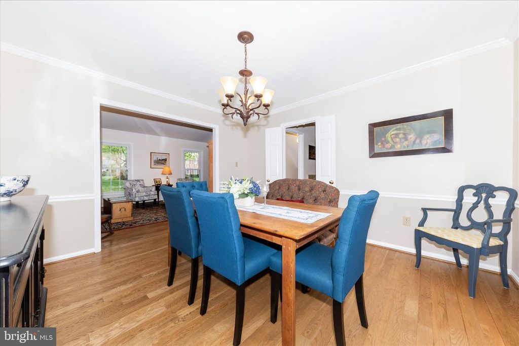 Image 10 of property listing at 20516 HIGHLAND HALL DR, Gaithersburg, MD 20886