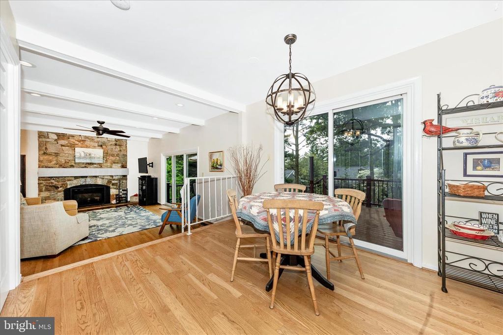 Image 15 of property listing at 20516 HIGHLAND HALL DR, Gaithersburg, MD 20886