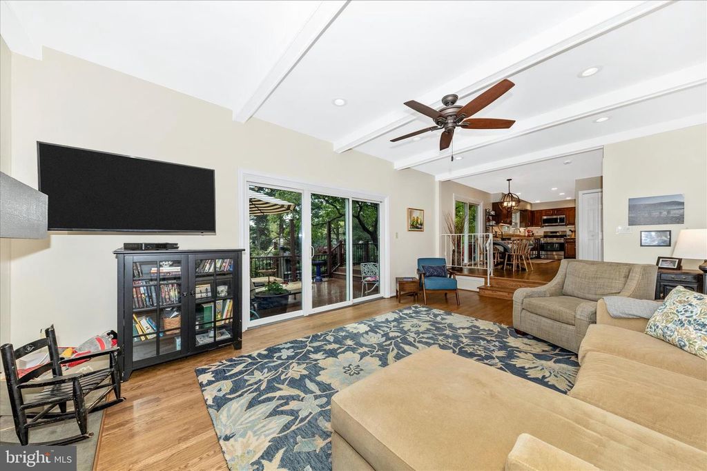 Image 18 of property listing at 20516 HIGHLAND HALL DR, Gaithersburg, MD 20886