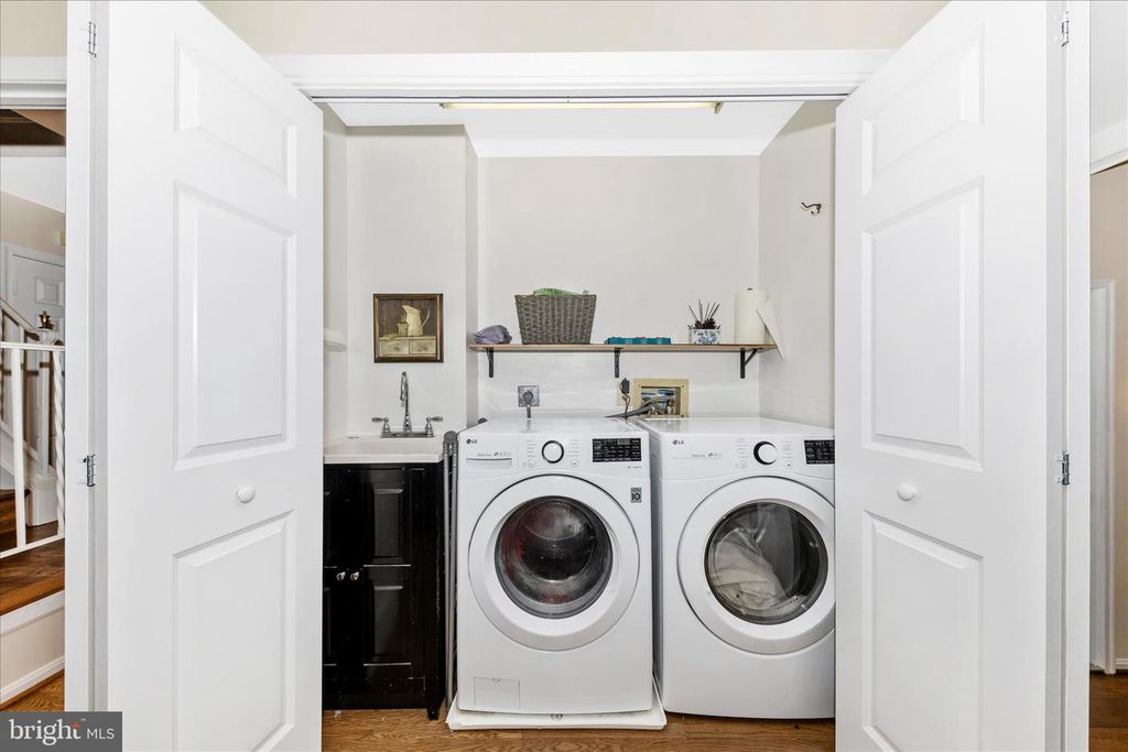 Image 19 of property listing at 20516 HIGHLAND HALL DR, Gaithersburg, MD 20886