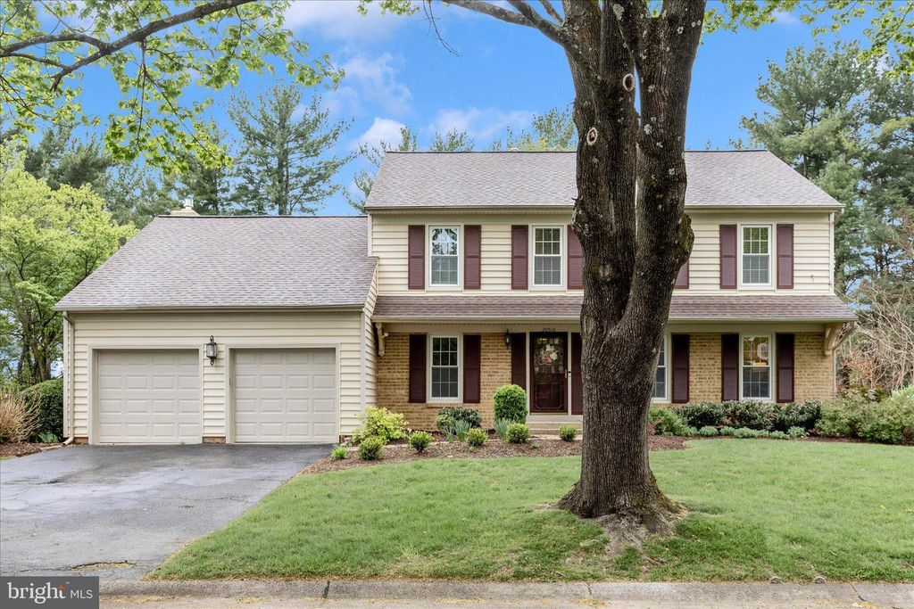 Image 2 of property listing at 20516 HIGHLAND HALL DR, Gaithersburg, MD 20886