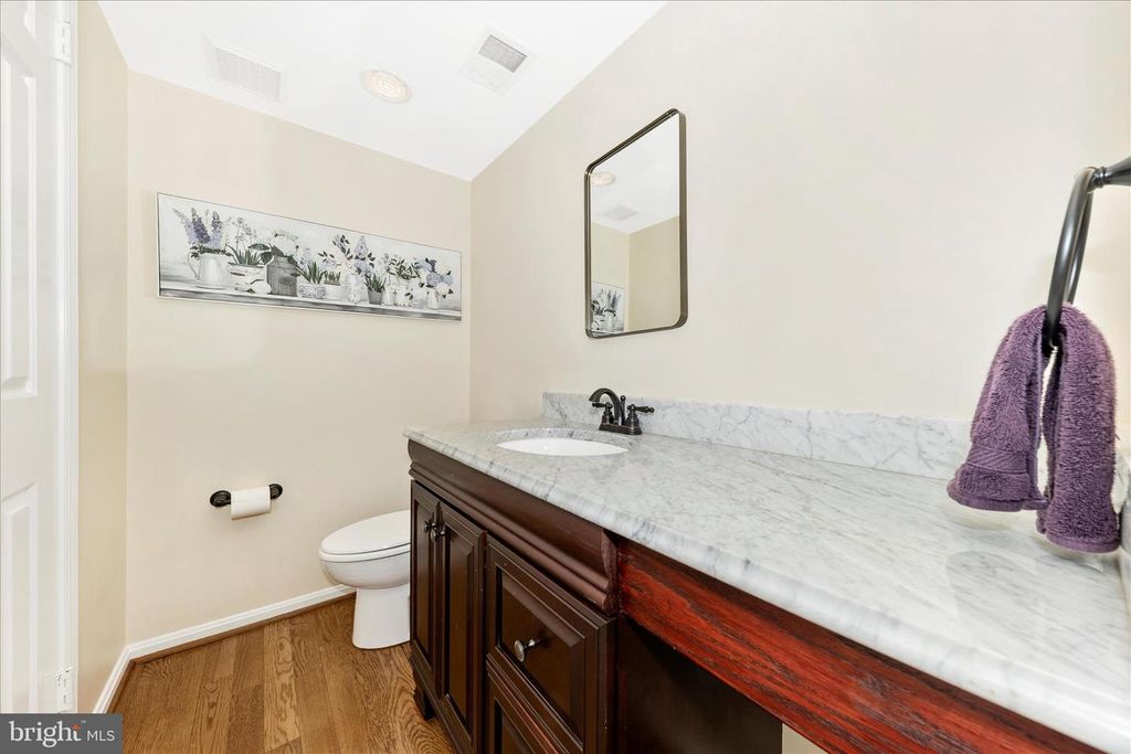 Image 20 of property listing at 20516 HIGHLAND HALL DR, Gaithersburg, MD 20886