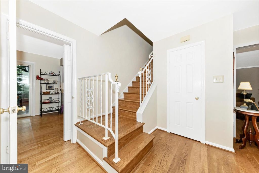 Image 21 of property listing at 20516 HIGHLAND HALL DR, Gaithersburg, MD 20886