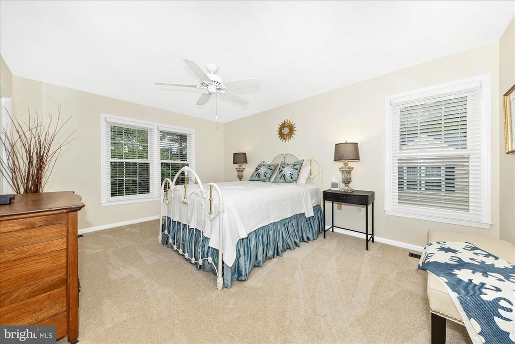 Image 22 of property listing at 20516 HIGHLAND HALL DR, Gaithersburg, MD 20886