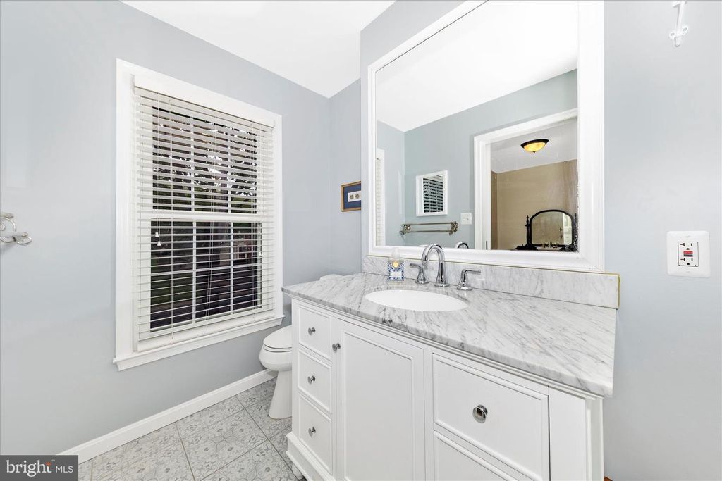 Image 25 of property listing at 20516 HIGHLAND HALL DR, Gaithersburg, MD 20886