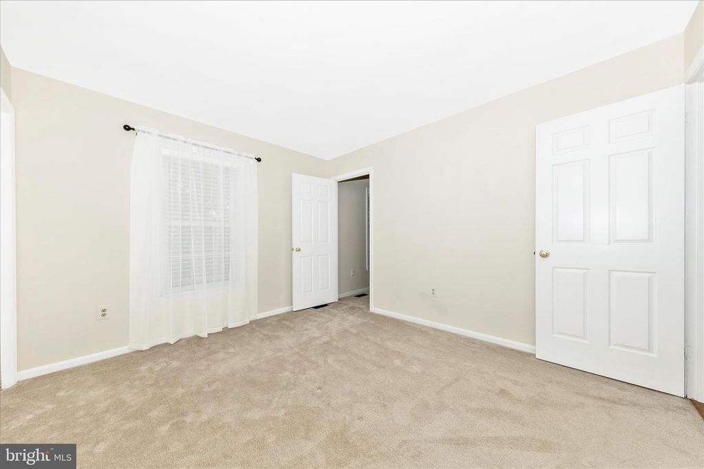 Image 28 of property listing at 20516 HIGHLAND HALL DR, Gaithersburg, MD 20886