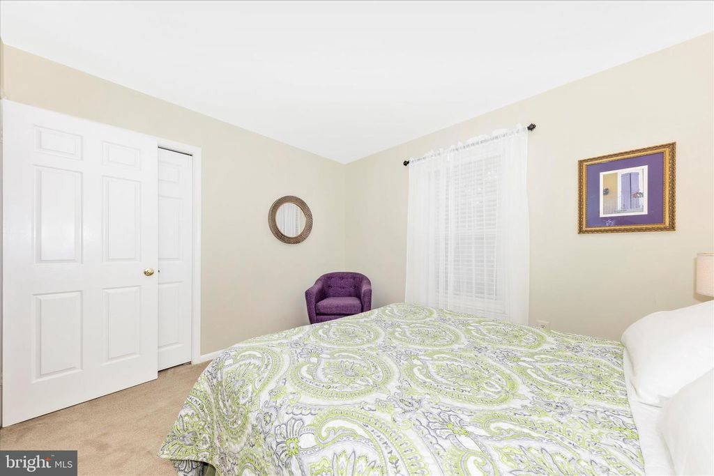 Image 30 of property listing at 20516 HIGHLAND HALL DR, Gaithersburg, MD 20886