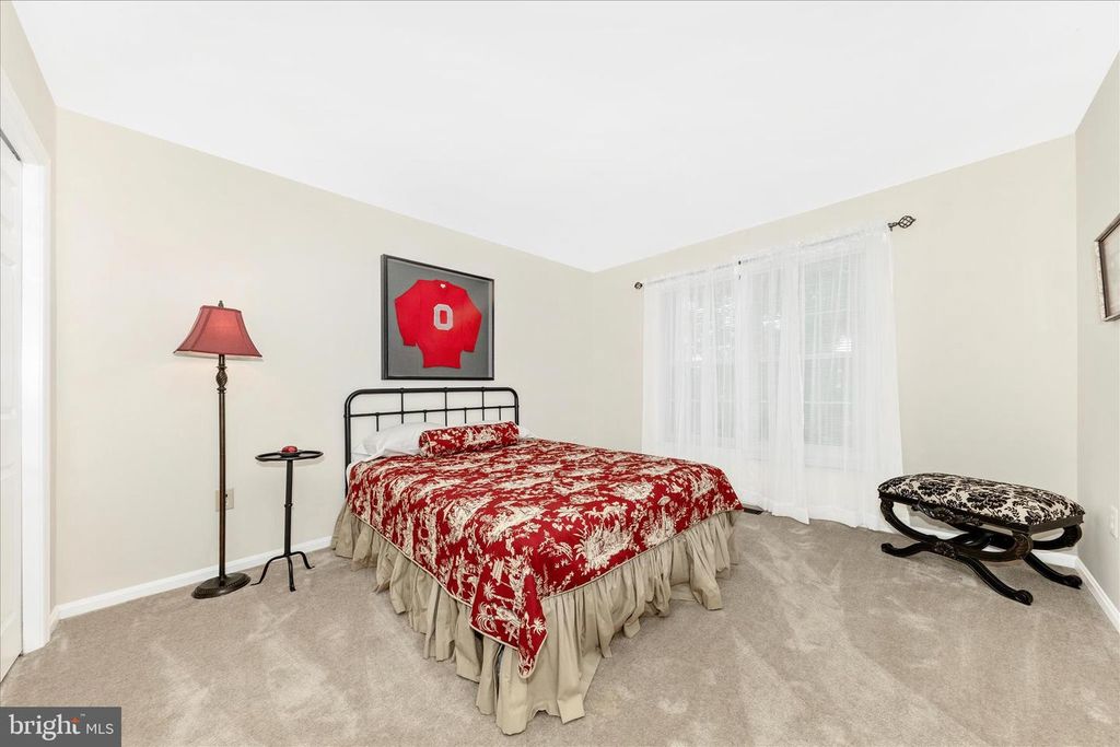 Image 31 of property listing at 20516 HIGHLAND HALL DR, Gaithersburg, MD 20886