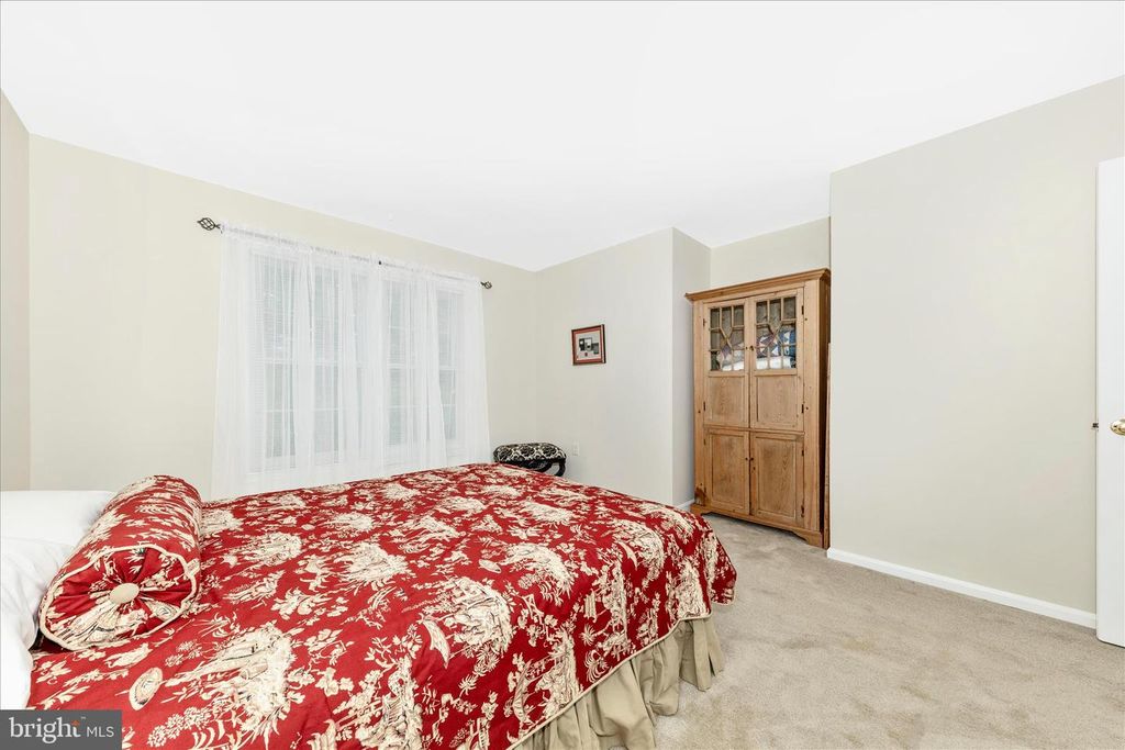 Image 32 of property listing at 20516 HIGHLAND HALL DR, Gaithersburg, MD 20886