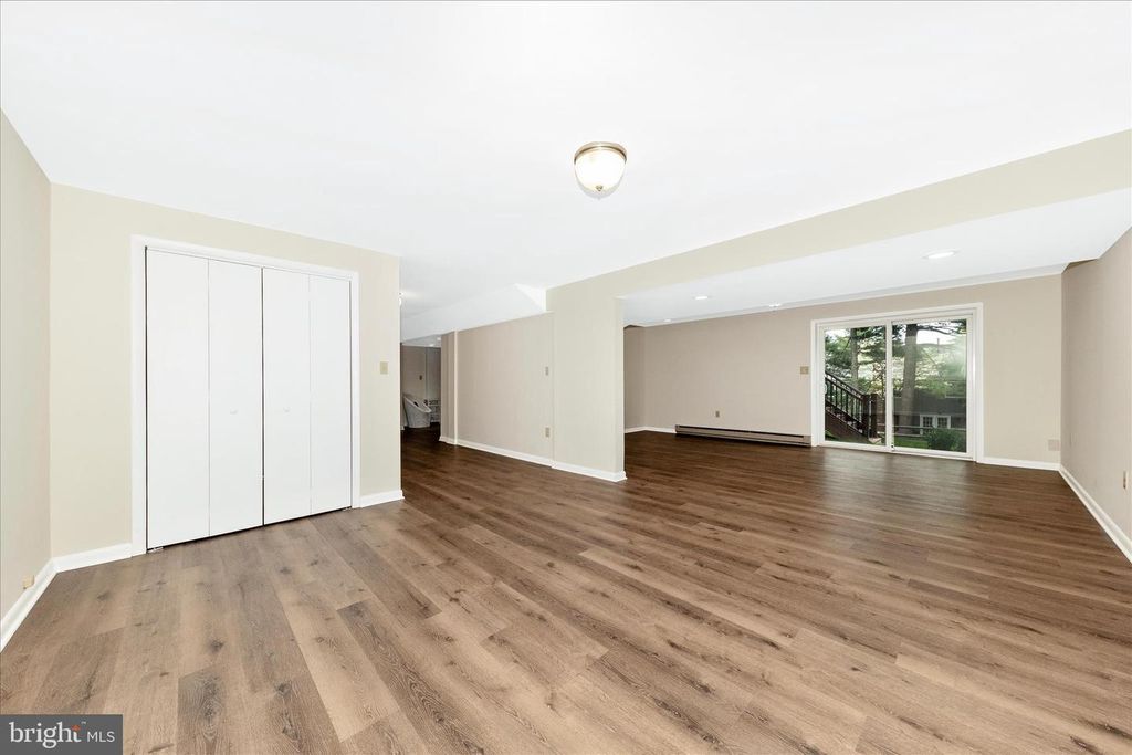 Image 38 of property listing at 20516 HIGHLAND HALL DR, Gaithersburg, MD 20886