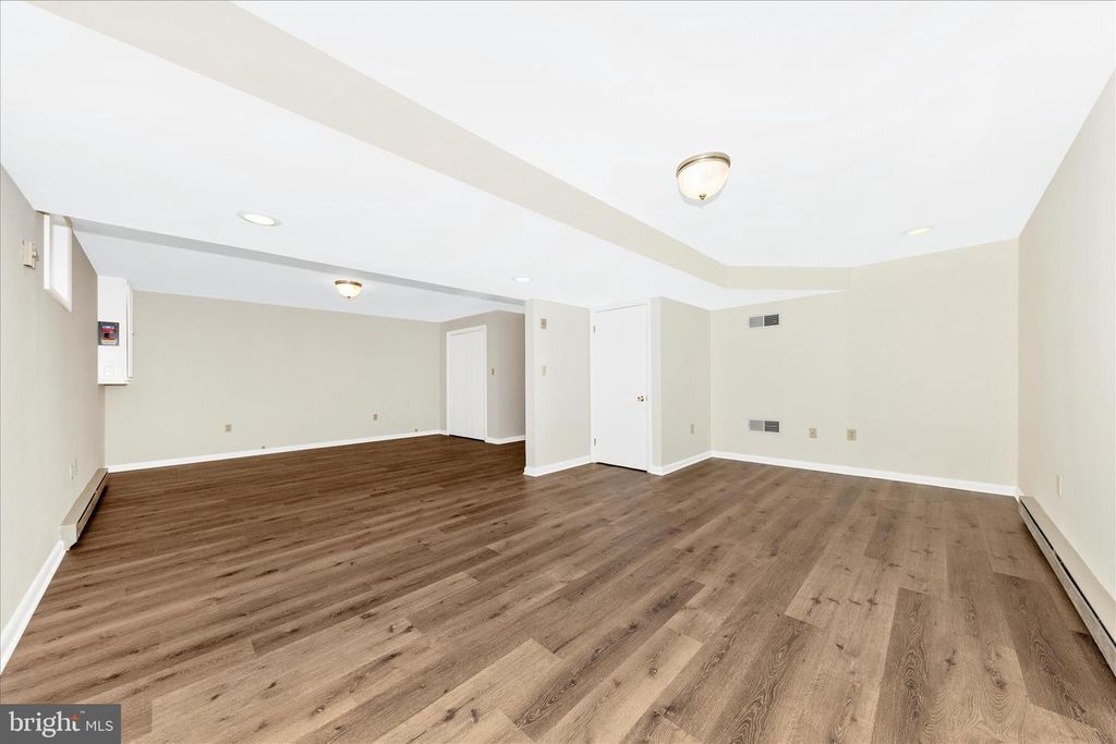 Image 39 of property listing at 20516 HIGHLAND HALL DR, Gaithersburg, MD 20886