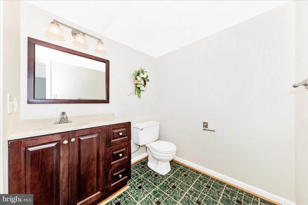 Image 40 of property listing at 20516 HIGHLAND HALL DR, Gaithersburg, MD 20886