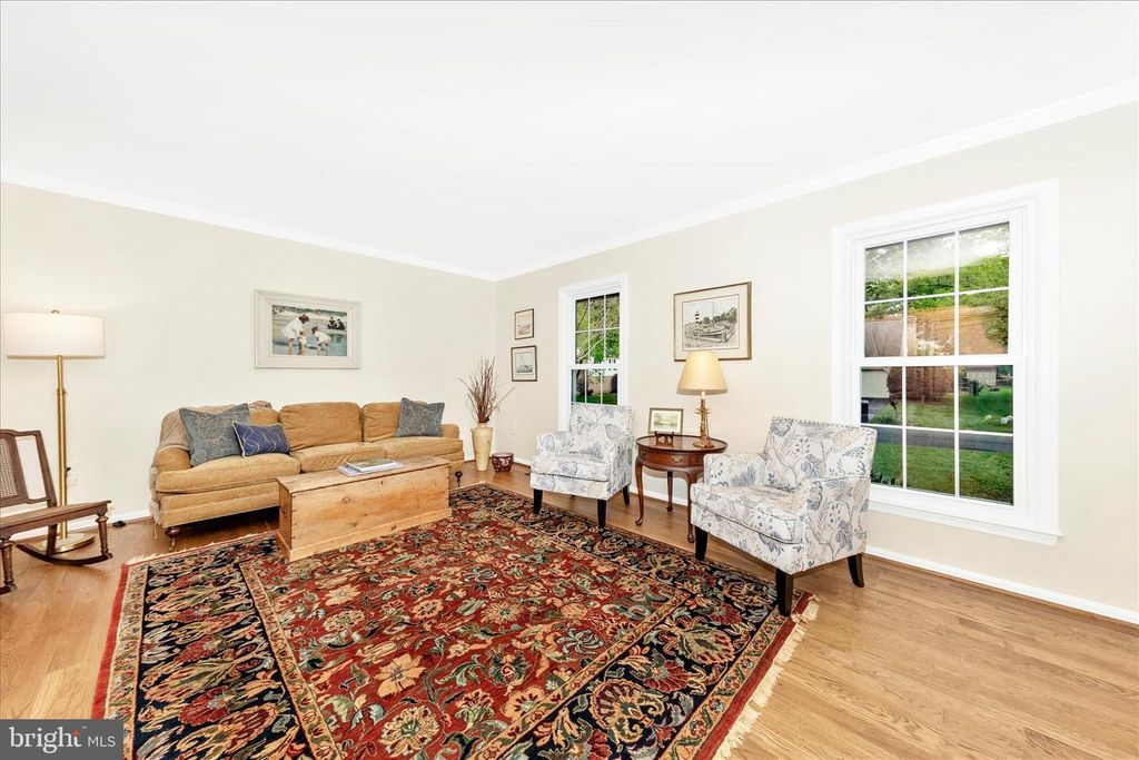 Image 5 of property listing at 20516 HIGHLAND HALL DR, Gaithersburg, MD 20886