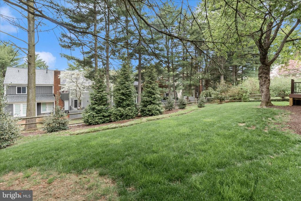 Image 50 of property listing at 20516 HIGHLAND HALL DR, Gaithersburg, MD 20886