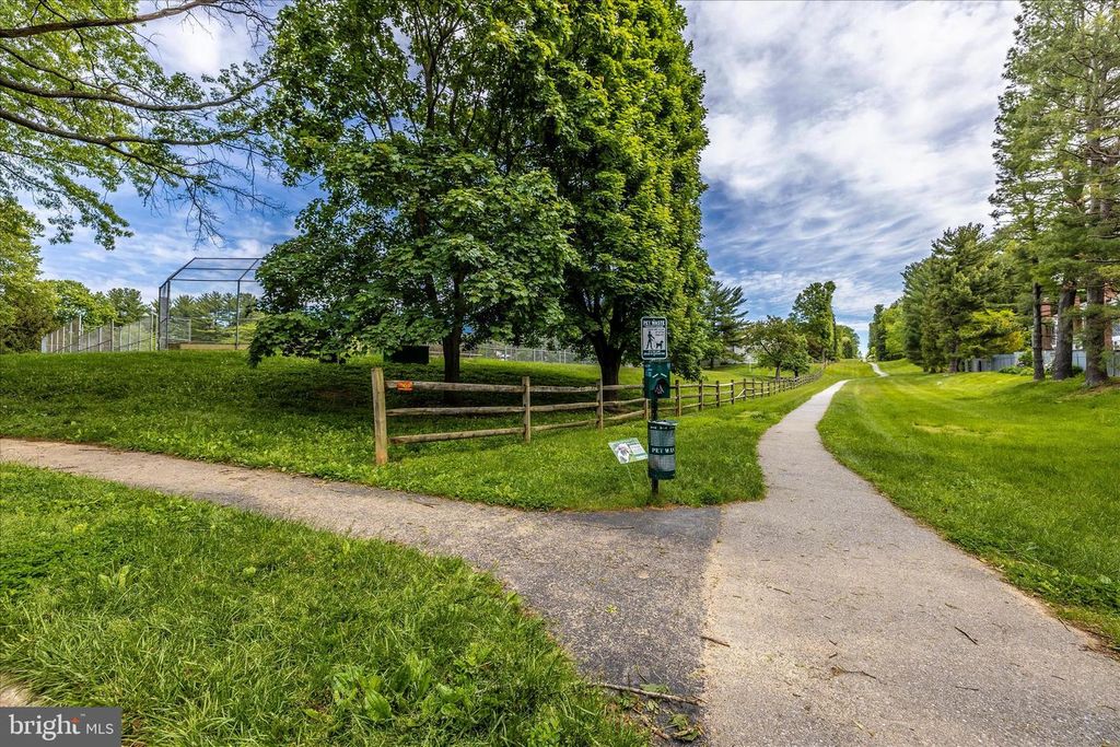 Image 58 of property listing at 20516 HIGHLAND HALL DR, Gaithersburg, MD 20886